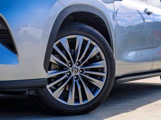 Used 2020 Toyota Highlander Platinum AWD/4WD video 2