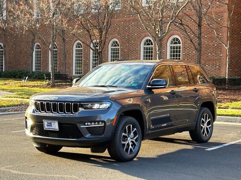 New 2025 Jeep Grand Cherokee Limited image 3