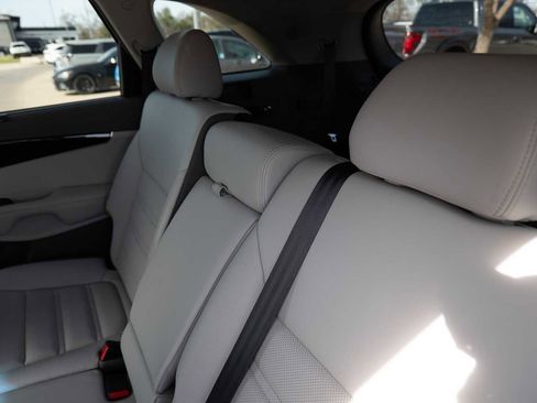 Used 2018 Kia Sorento SX image 25