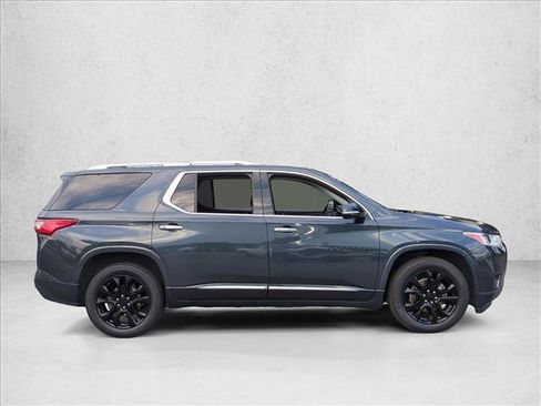 Used 2020 Chevrolet Traverse Premier w/ LPO, Blackout Package FWD image 4
