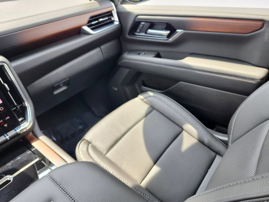 Used 2026 GMC Yukon Denali w/ LPO, Floor Liner Package AWD/4WD image 13
