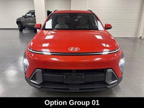 Used 2024 Hyundai Kona SEL FWD image 2