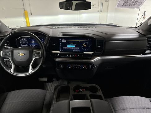 Used 2024 Chevrolet Silverado 1500 LT AWD/4WD image 10