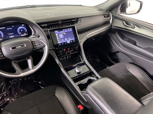 Used 2023 Jeep Grand Cherokee L Laredo image 23