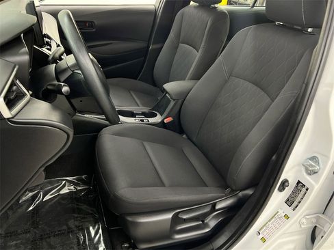 Used 2023 Toyota Corolla LE image 4