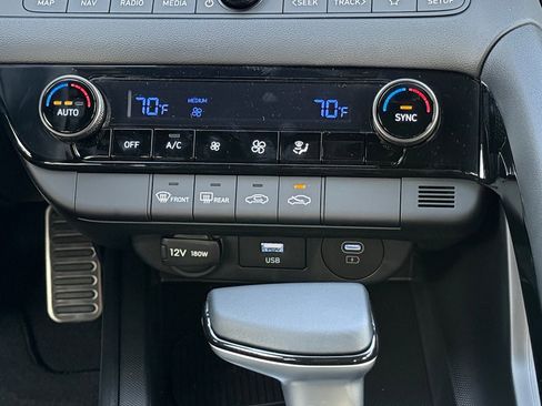 New 2025 Hyundai Elantra SEL image 44