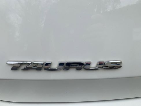 Used 2010 Ford Taurus SEL image 26