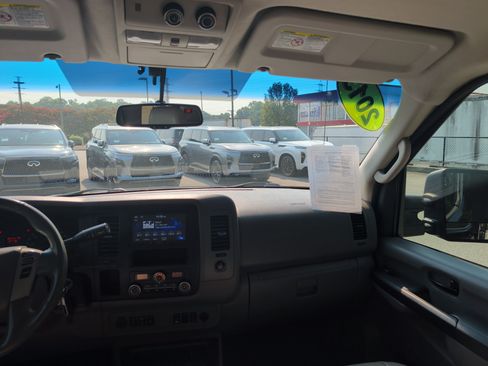 Used 2013 Nissan NV 3500 SL w/ Technology Pkg RWD image 10