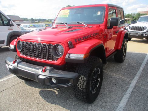 Used 2025 Jeep Wrangler Rubicon w/ Safety Group AWD/4WD image 3