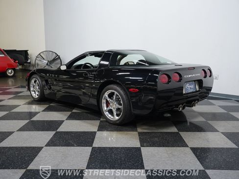 Used 2001 Chevrolet Corvette Coupe w/ Preferred Equipment Group2 RWD image 9
