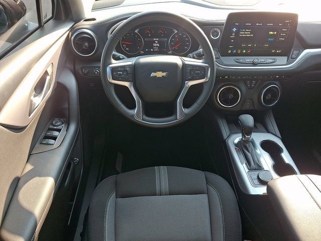 Used 2024 Chevrolet Blazer LT w/ Convenience Package FWD image 11