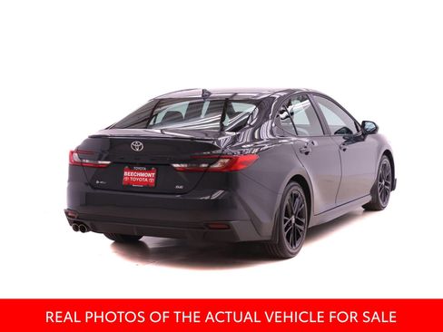 Used 2025 Toyota Camry SE w/ Convenience Package image 2