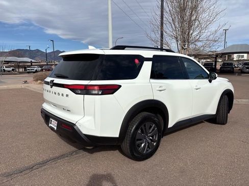 Certified 2024 Nissan Pathfinder SV image 9