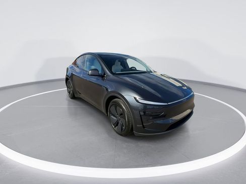 Used 2026 Tesla Model Y Long Range image 2