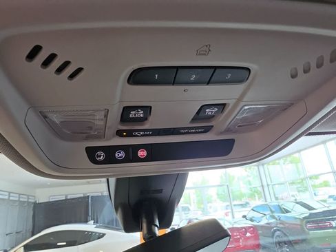 Used 2019 Chevrolet Traverse Premier w/ LPO, Cargo Package AWD/4WD image 28