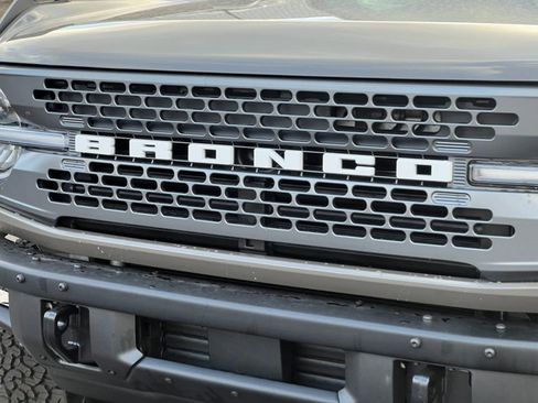 Used 2025 Ford Bronco Badlands image 34