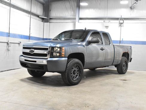 Used 2011 Chevrolet Silverado 1500 LS RWD image 2