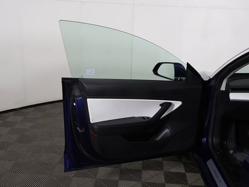 Used 2019 Tesla Model 3 Standard Range Plus image 22