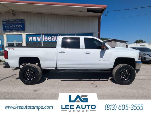 Used 2018 Chevrolet Silverado 1500 LT w/ Trailering Package AWD/4WD image 2