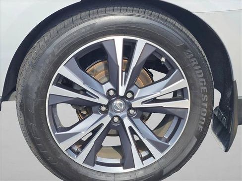 Used 2018 Nissan Pathfinder Platinum FWD image 4