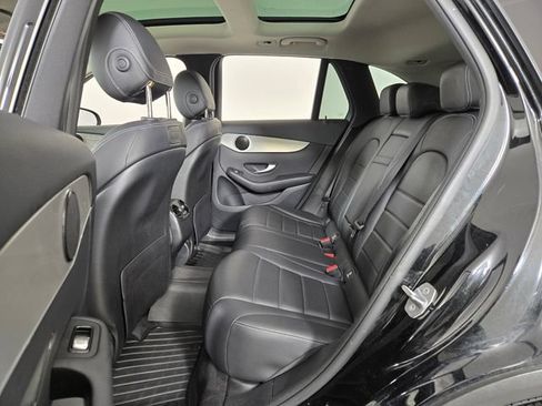 Used 2019 Mercedes-Benz GLC 300 4MATIC image 18