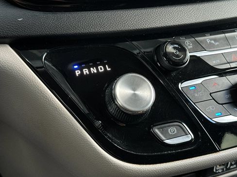 Used 2023 Chrysler Pacifica Touring-L FWD image 20
