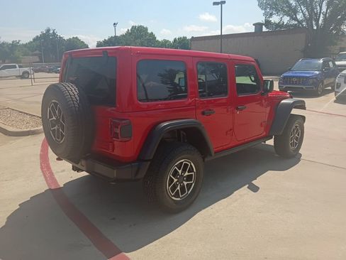 Used 2025 Jeep Wrangler Unlimited Rubicon w/ Convenience Group AWD/4WD image 7