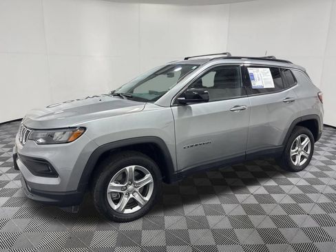 Used 2023 Jeep Compass Latitude AWD/4WD image 4