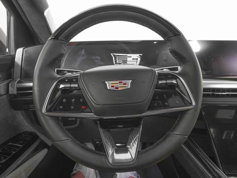 Used 2025 Cadillac Escalade ESV V w/ LPO, ONYX Package image 20