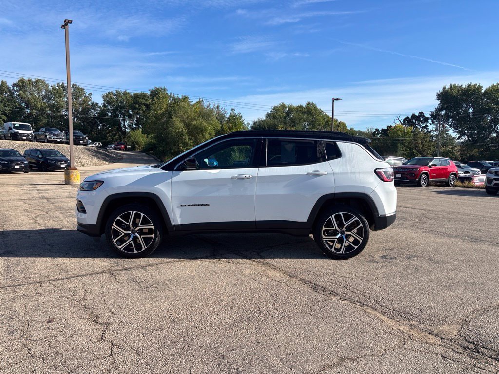 Used 2025 Jeep Compass Limited AWD/4WD image 2