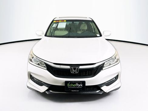 Used 2017 Honda Accord EX-L image 2