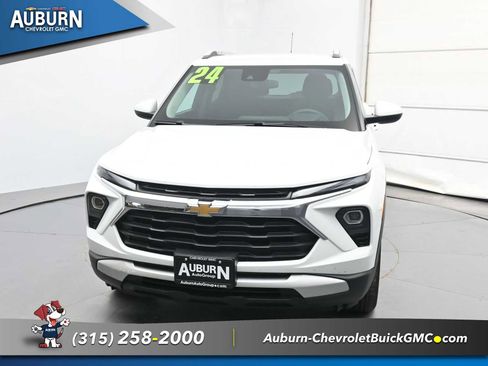 Used 2024 Chevrolet TrailBlazer LT AWD/4WD image 2