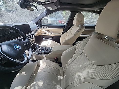 Used 2023 BMW i4 eDrive35 w/ Premium Package RWD image 2