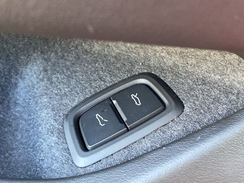 Used 2024 Chevrolet Corvette Stingray Coupe w/ 1LT image 28