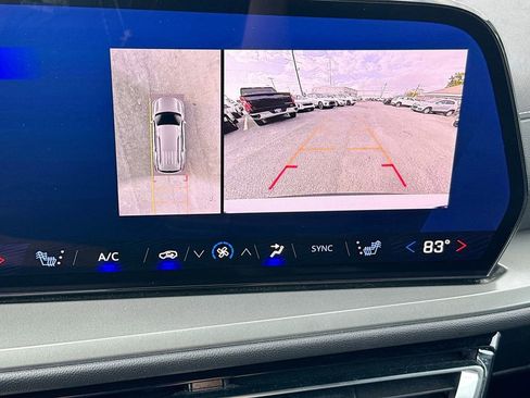 Used 2024 Chevrolet Traverse LT image 13