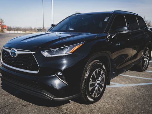 Used 2021 Toyota Highlander XLE image 18