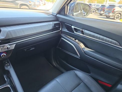 Certified 2024 Kia Telluride EX w/ EX Captain's Chair Package FWD image 10
