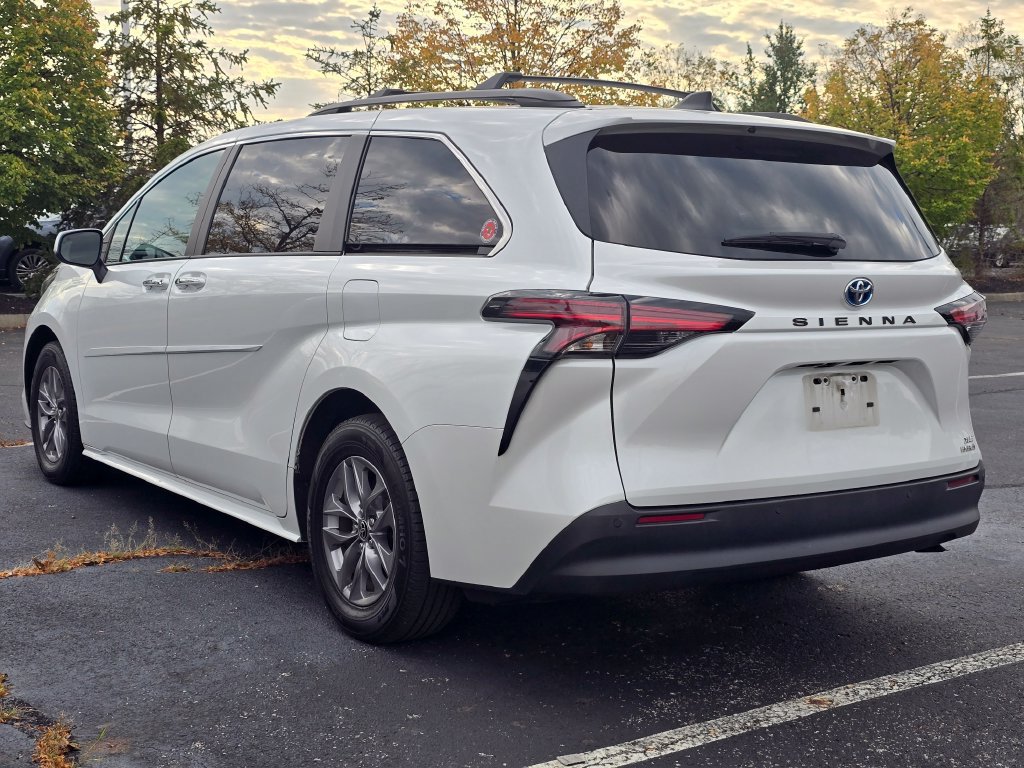 Used 2022 Toyota Sienna XLE w/ XLE Plus Package FWD image 6