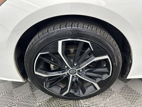 Used 2024 Nissan Altima 2.5 SR FWD image 11