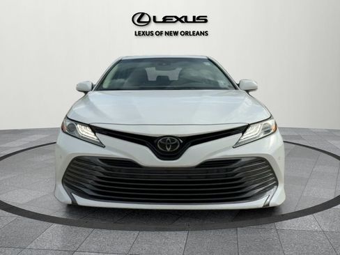 Used 2018 Toyota Camry XLE image 2