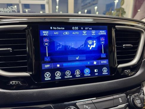 Used 2017 Chrysler Pacifica Touring-L w/ Tire & Wheel Group image 26