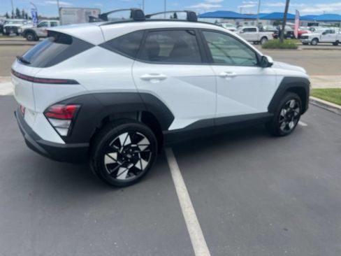 Used 2025 Hyundai Kona SEL AWD/4WD image 16