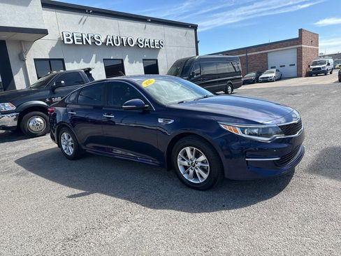 Used 2017 Kia Optima LX w/ Convenience Package image 4