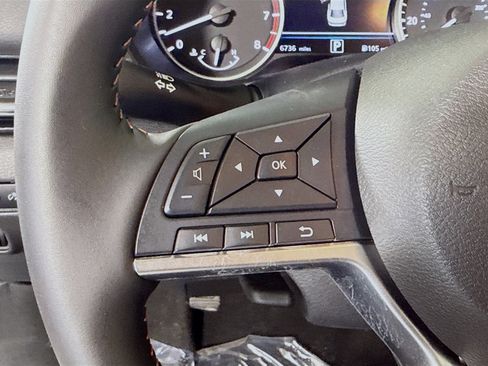 Used 2025 Nissan Sentra SR FWD image 14