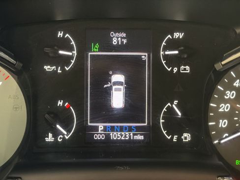 Used 2019 Toyota Sequoia SR5 AWD/4WD image 17