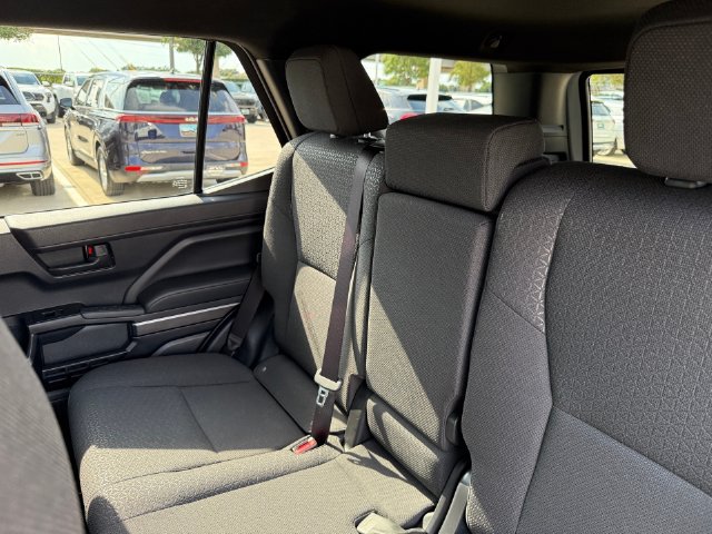 Used 2025 Toyota 4Runner SR5 AWD/4WD image 28