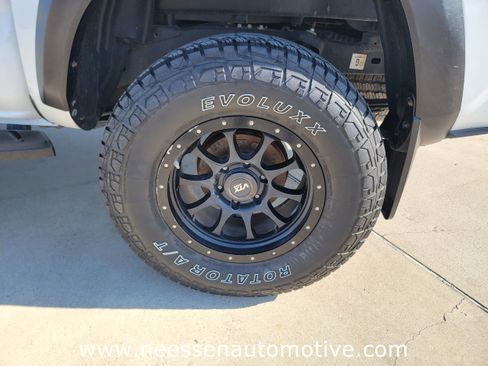 Used 2018 Toyota Tacoma TRD Off-Road w/ Technology Package image 35