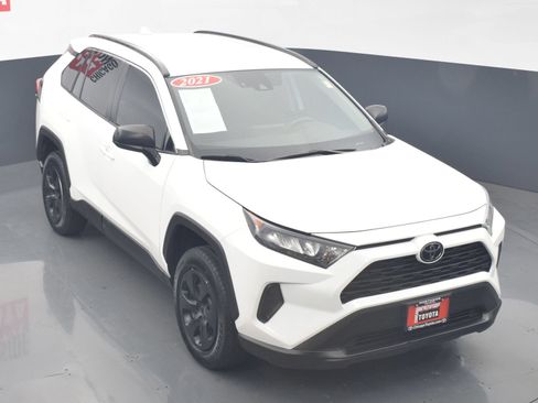 Used 2021 Toyota RAV4 LE FWD image 21