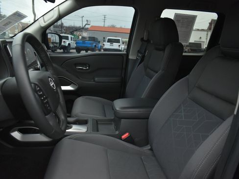 Used 2025 Nissan Frontier SV w/ SV Convenience Package image 16