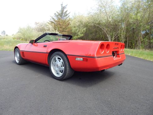 Used 1988 Chevrolet Corvette Convertible RWD image 11